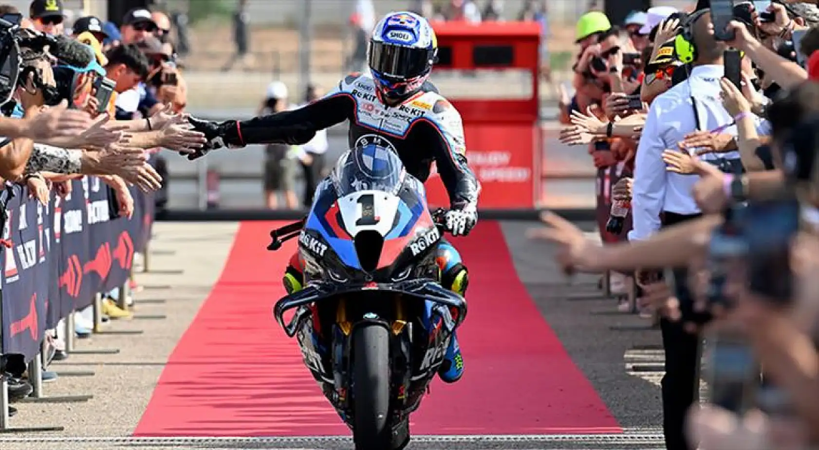 Toprak Razgatlıoğlu, İspanya'da cumartesi günü 3'üncü dünya şampiyonluğunu ilan edebilir