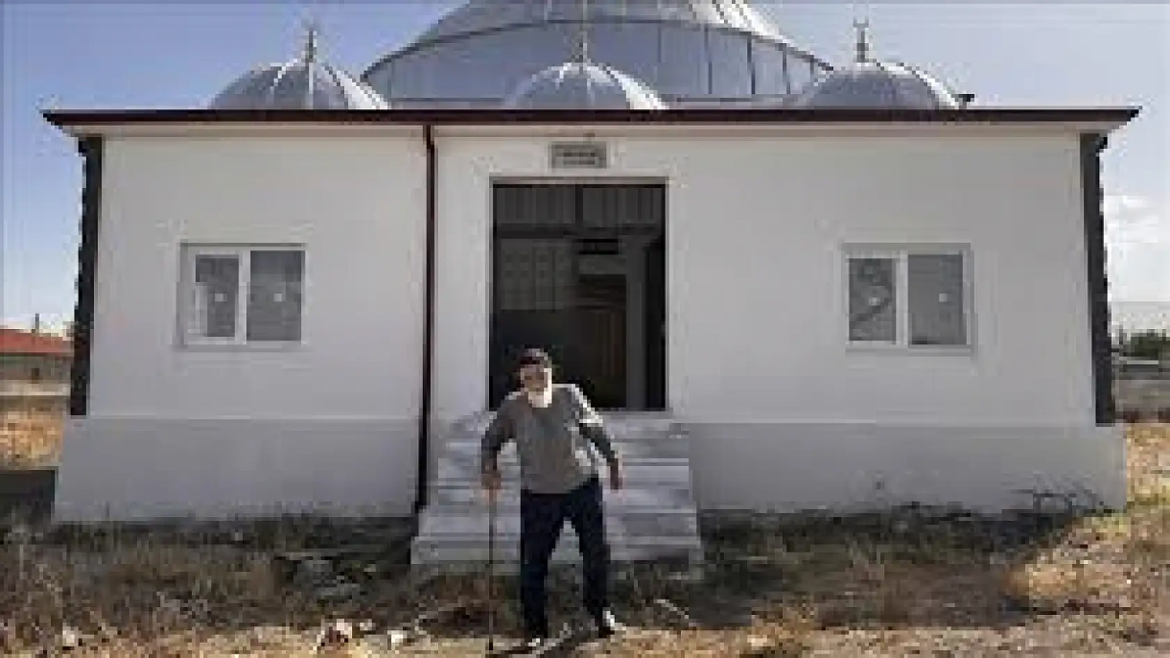 Miras bırakacağı arazisini satıp cami yaptırdı