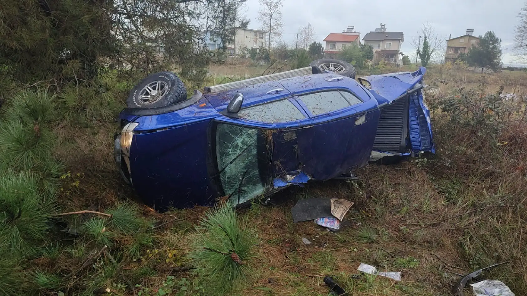 Samsun'da yağış nedeniyle kontrolden çıkan araçta 1 kişi  yaralandı