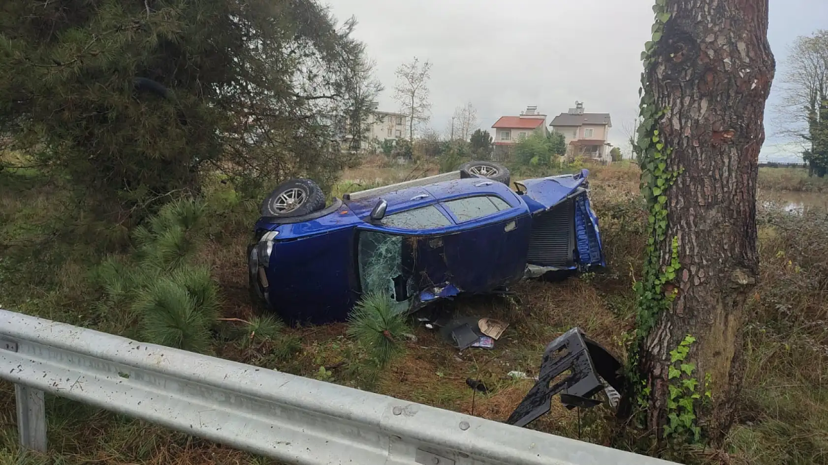 Samsun'da yağış nedeniyle kontrolden çıkan araçta 1 kişi  yaralandı