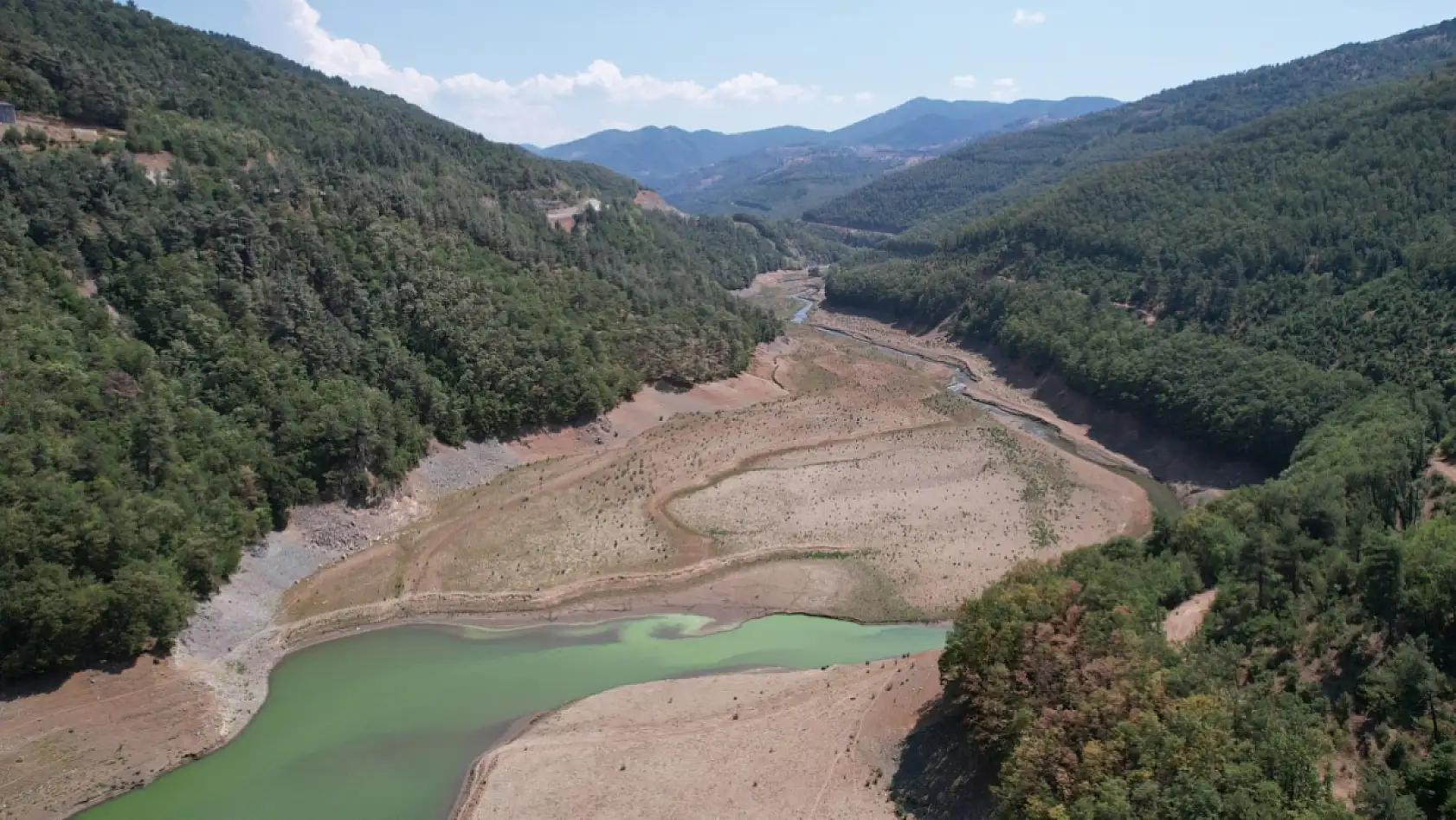 Baraj tamamen kurudu