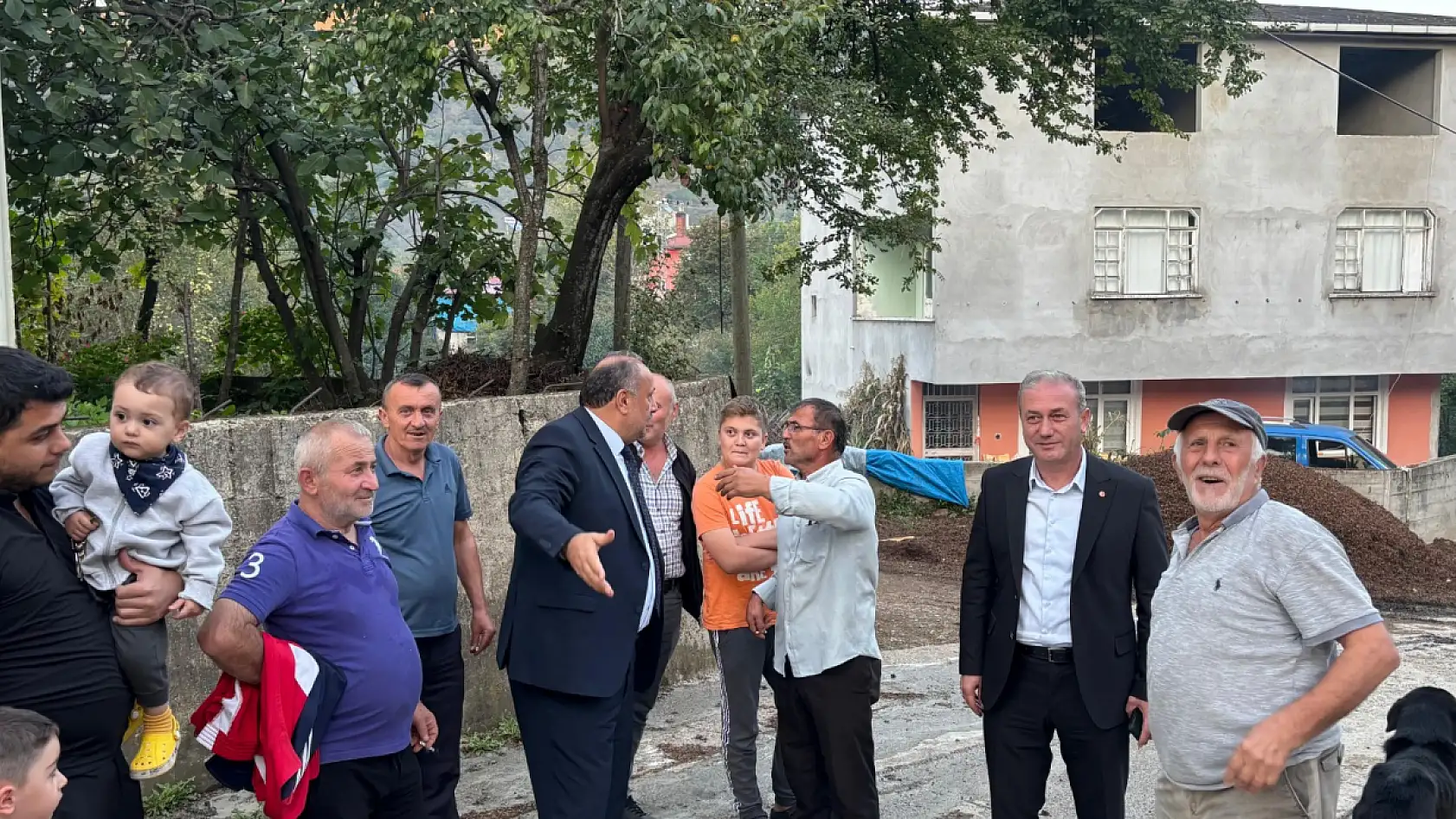 Salıpazarı'nda Başkan Karaca'yla yüzler gülüyor