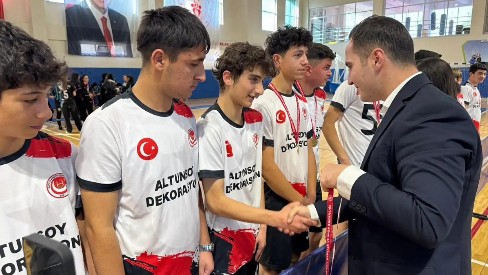 Salıpazarı'nda gençler futsal turnuvası tamamlandı