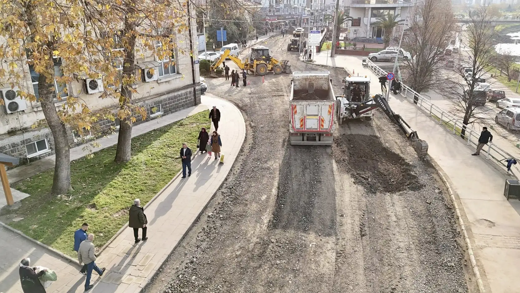 Başkan Hüseyin Dündar Üstyapı Çalışmalarını Yerinde İnceledi