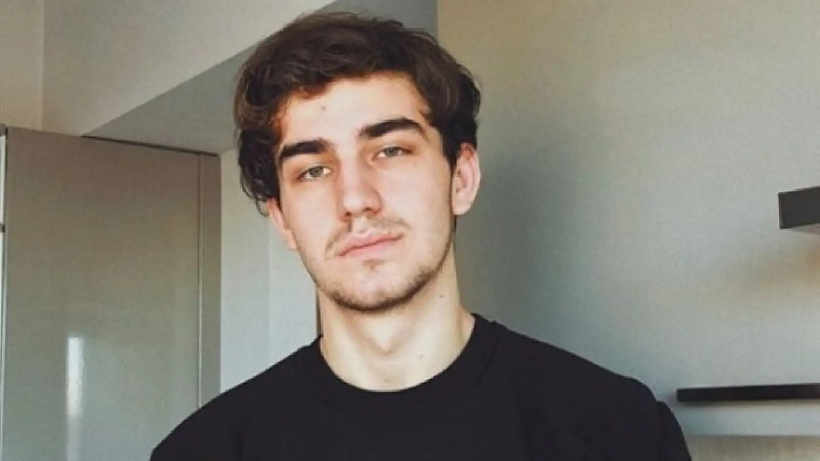 Berkcan Güven'den Eski Dostu Enes Batur Hakkındaki 'Tarikat' İddialarına Sert Tepki!