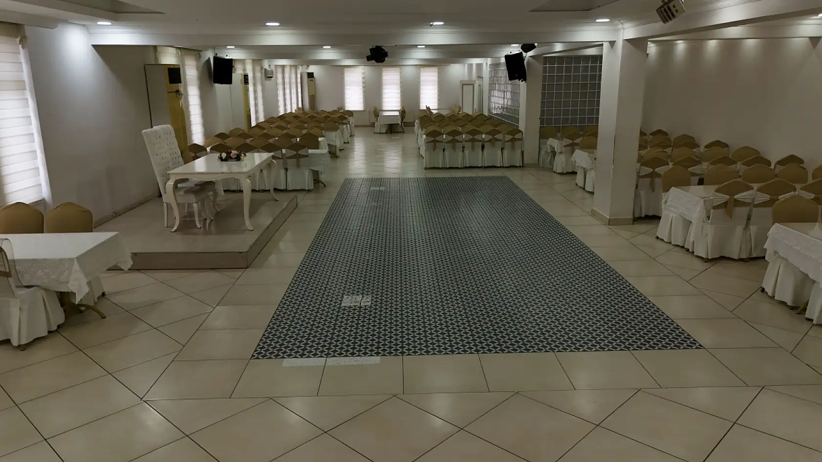 İlkadım belediyesi 105 çifti ücretsiz evlendirdi