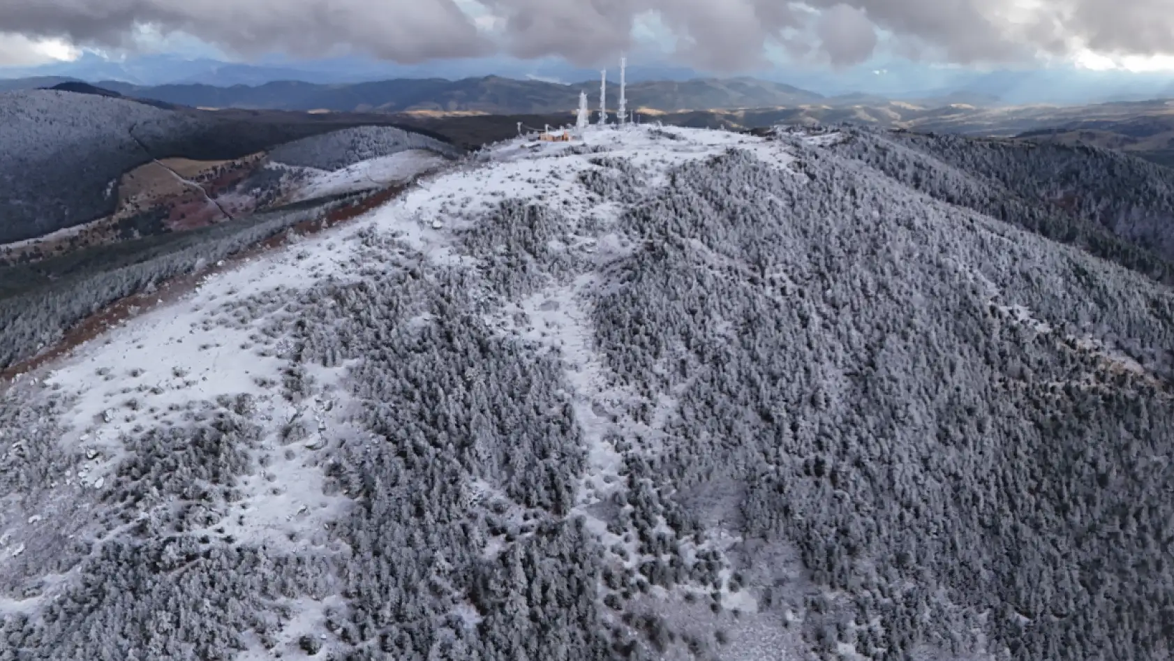 Dürtmen Dağı beyaza büründü