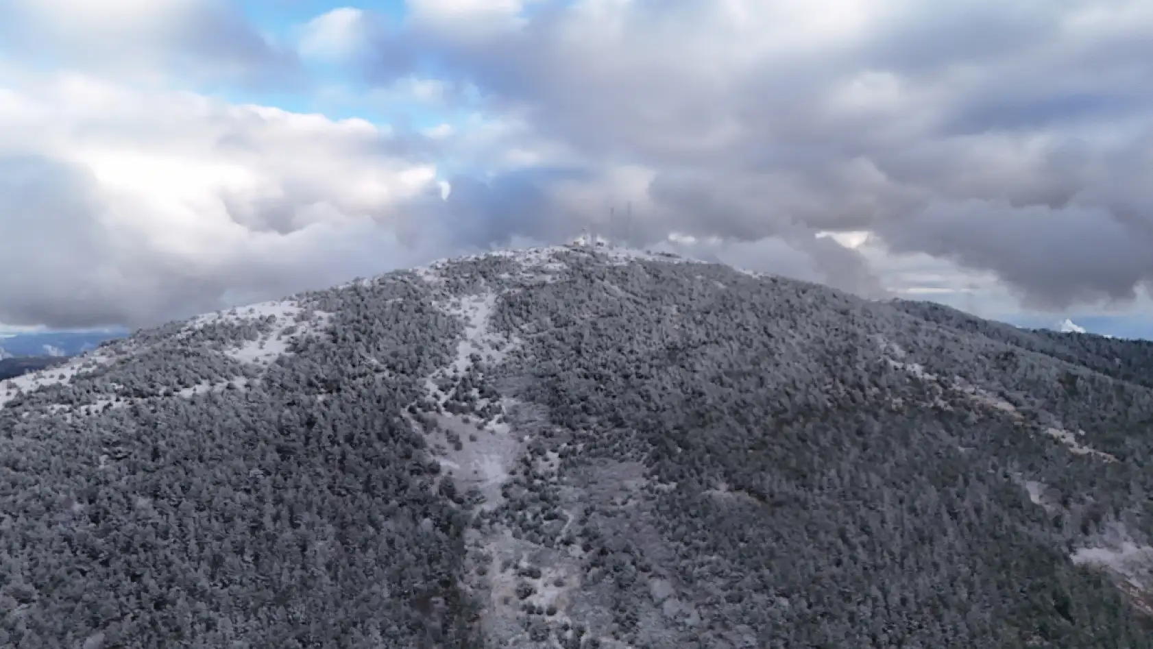 Dürtmen Dağı beyaza büründü