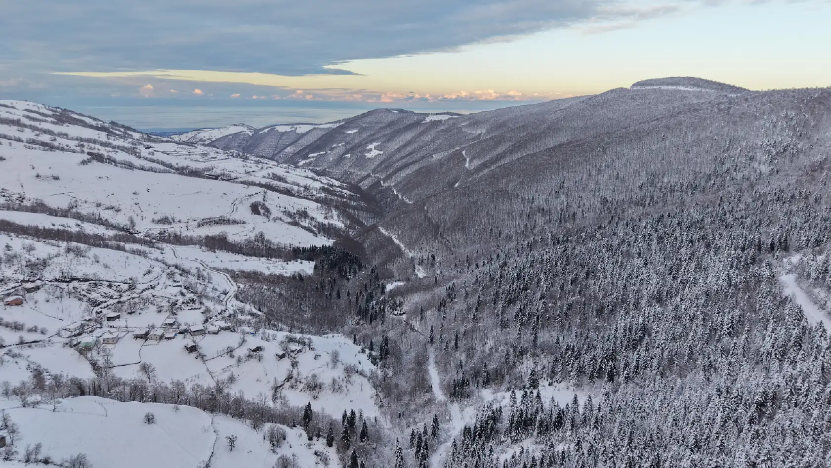 Samsun'da karla kaplanan ormanlar havadan görüntülendi