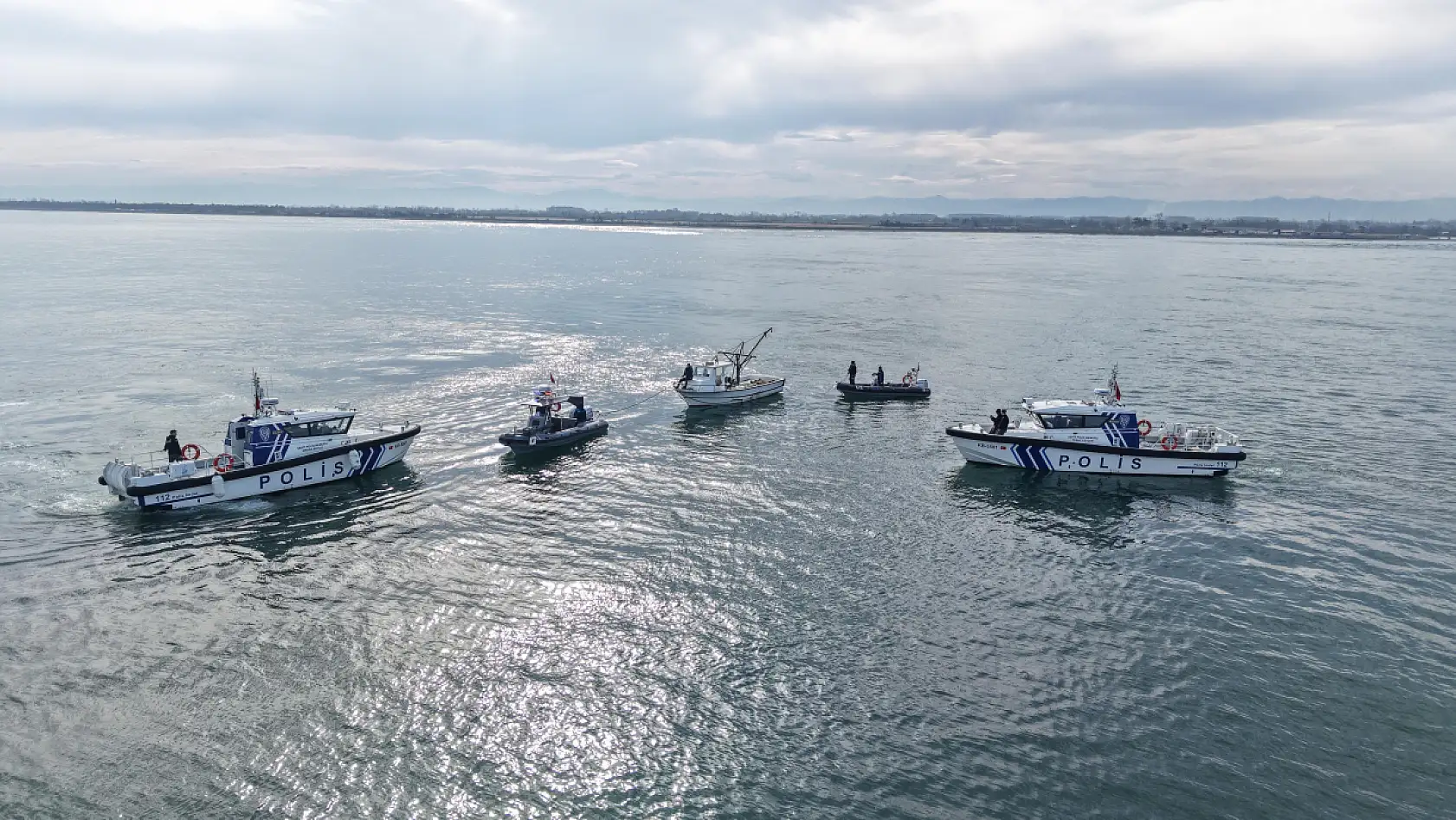 Dronla tespit edilen kaçak midye avcılarına 472 bin lira ceza