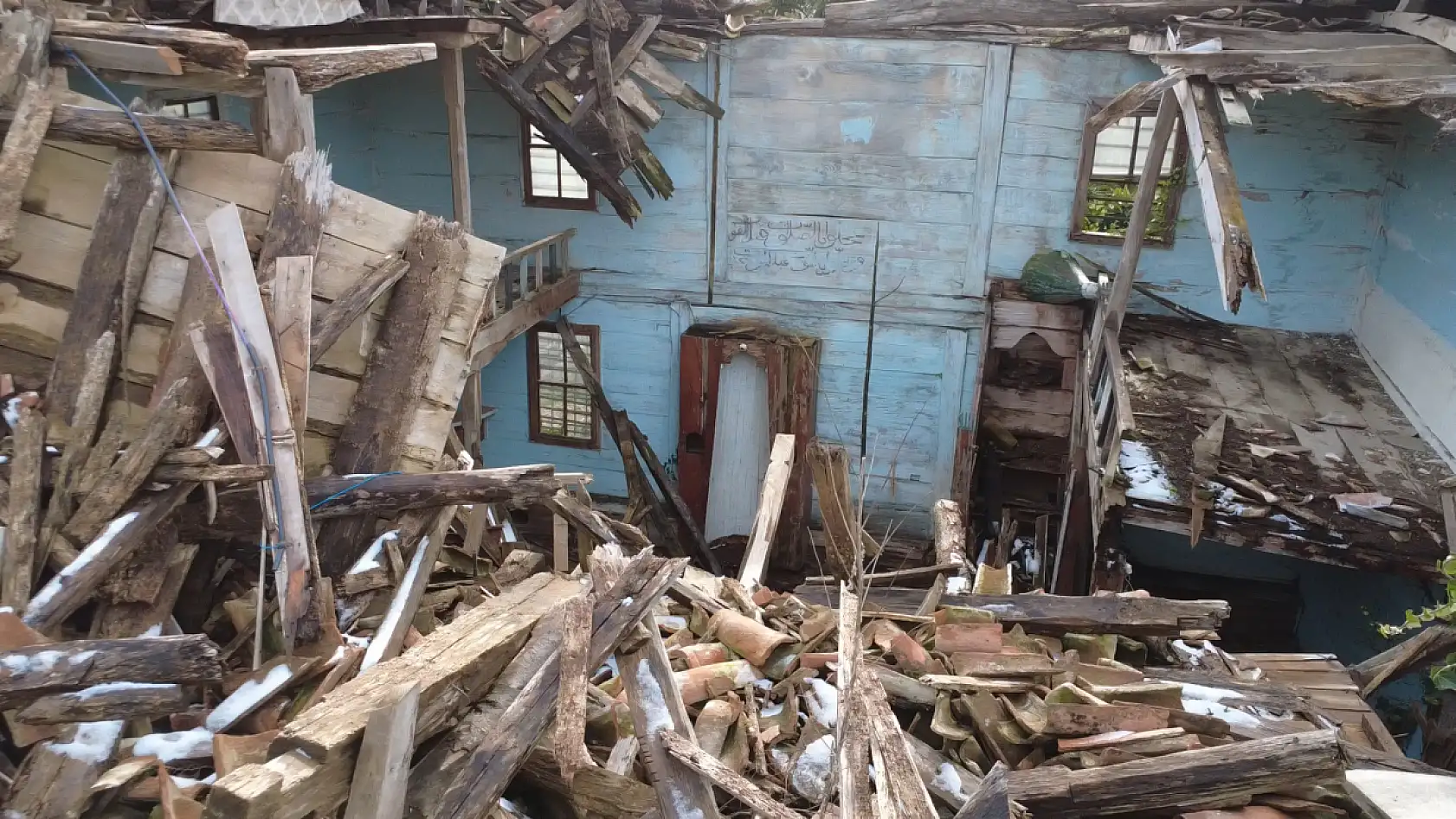 Asırlık Cami Yok Oluyor!