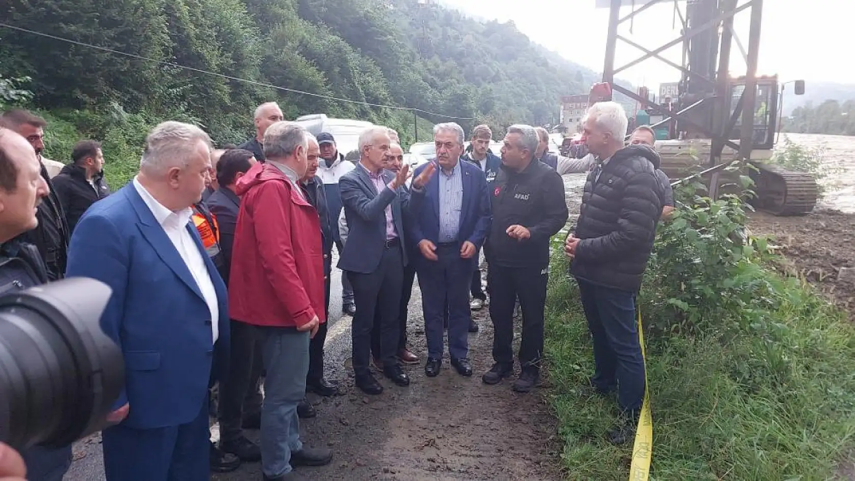 Rize'de Sel Felaketi: Köprü Çöktü, Yollar Kapandı, Bakanlar Bölgeye Gitti