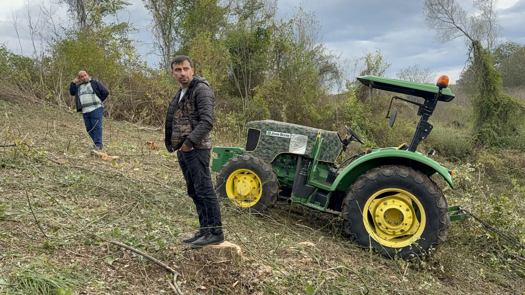 Komşusuna ağaç kesiminde yardım ederken hayatını kaybetti