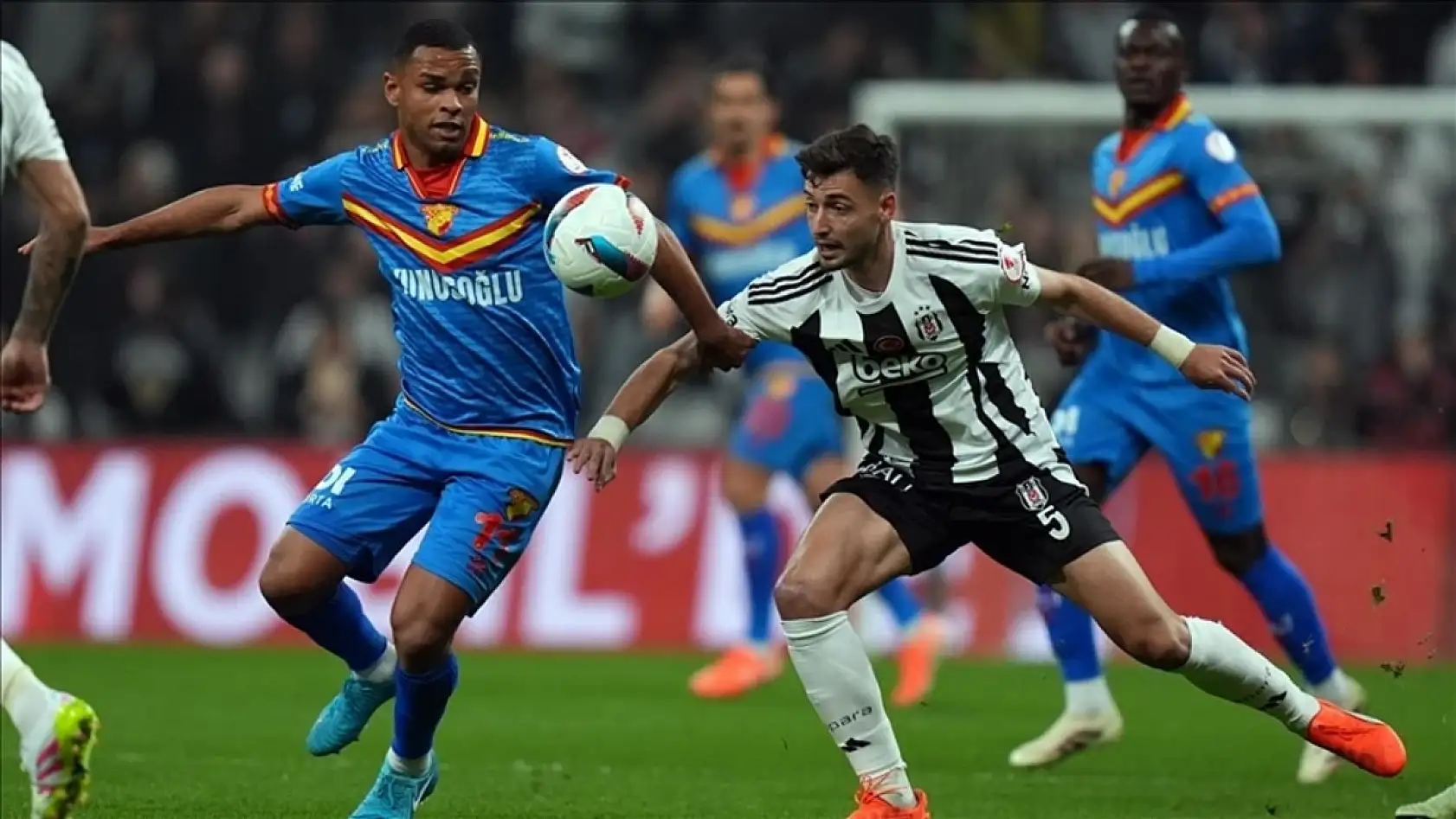 Göztepe – Beşiktaş Maçı: Kadrolar Netleşiyor, Dev Randevuda İlk 11'ler Belli Oldu