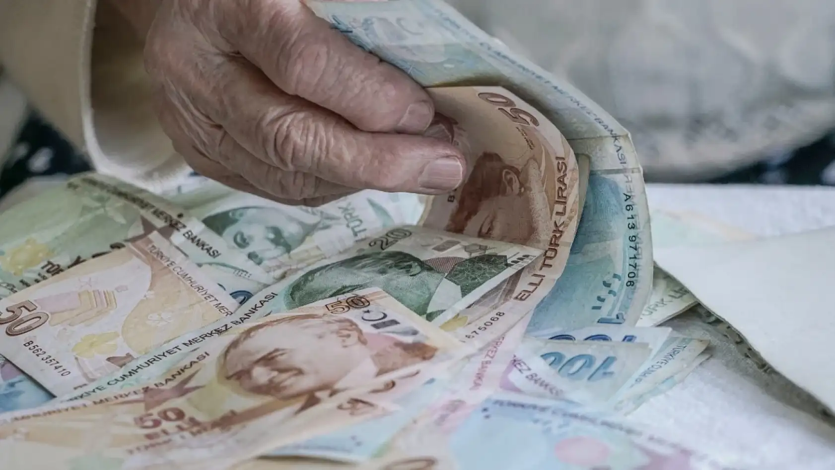 Ocak 2026 emekli maaş zamları belli oluyor, işte uzman görüşleri