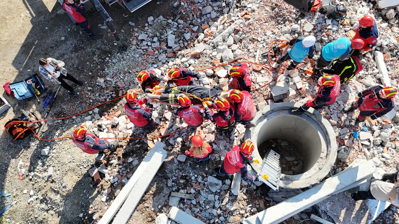 Samsun'da 6,4 büyüklüğünde deprem tatbikatı gerçeğini aratmadı