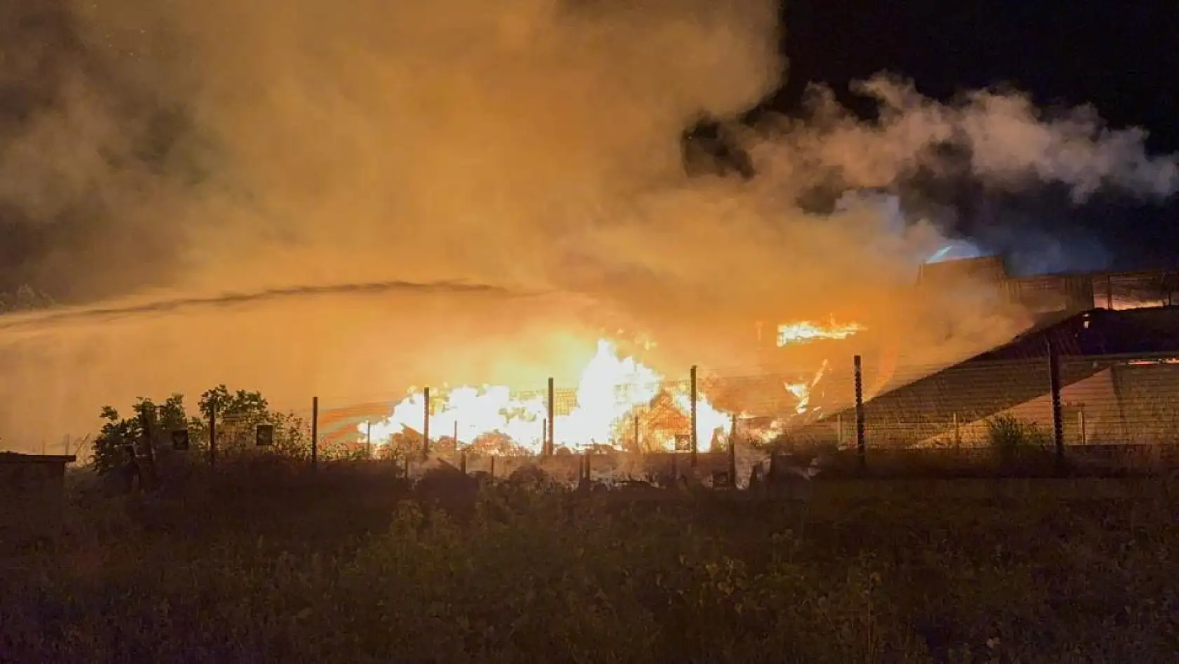 Samsun'da Kereste Fabrikası Alev Alev!