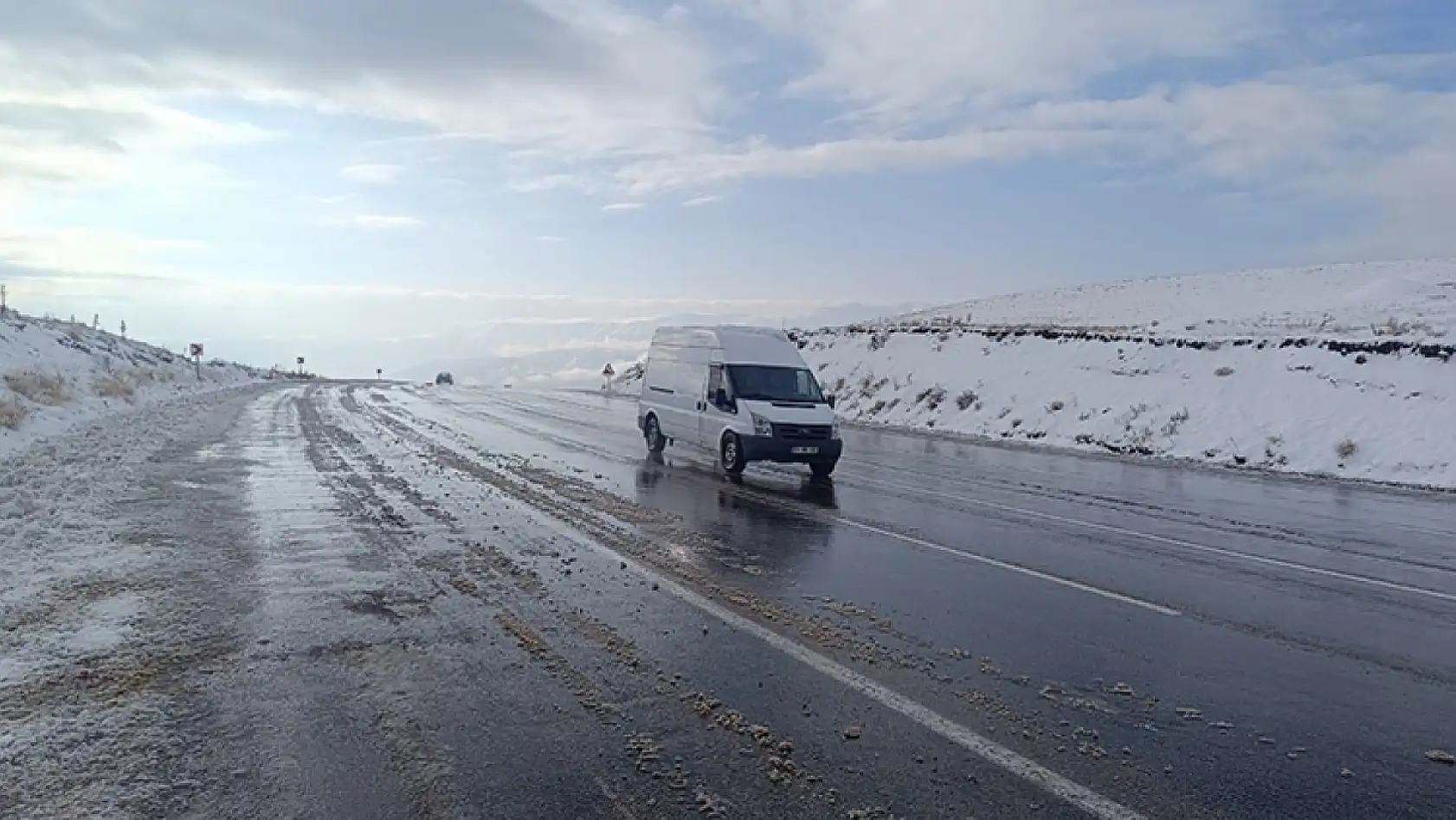 Yurdun bazı kesimlerinde kar yağışı ve soğuk hava etkili oluyor