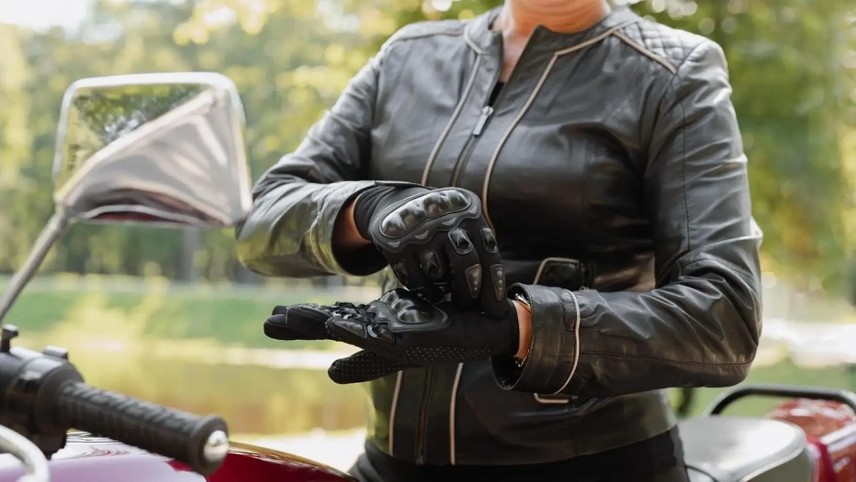 Bisiklet, motosiklet ve traktör kullananlara eldiven ve gözlük zorunluluğu
