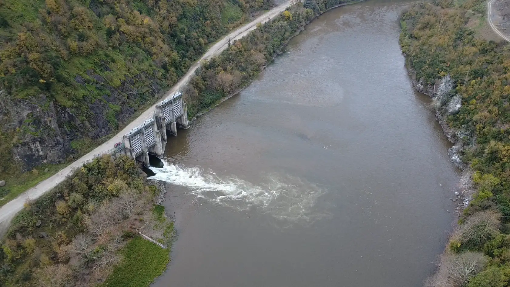 Yeşilırmak'ta Hareketlilik! Günler sonra baraj kapağı açıldı!