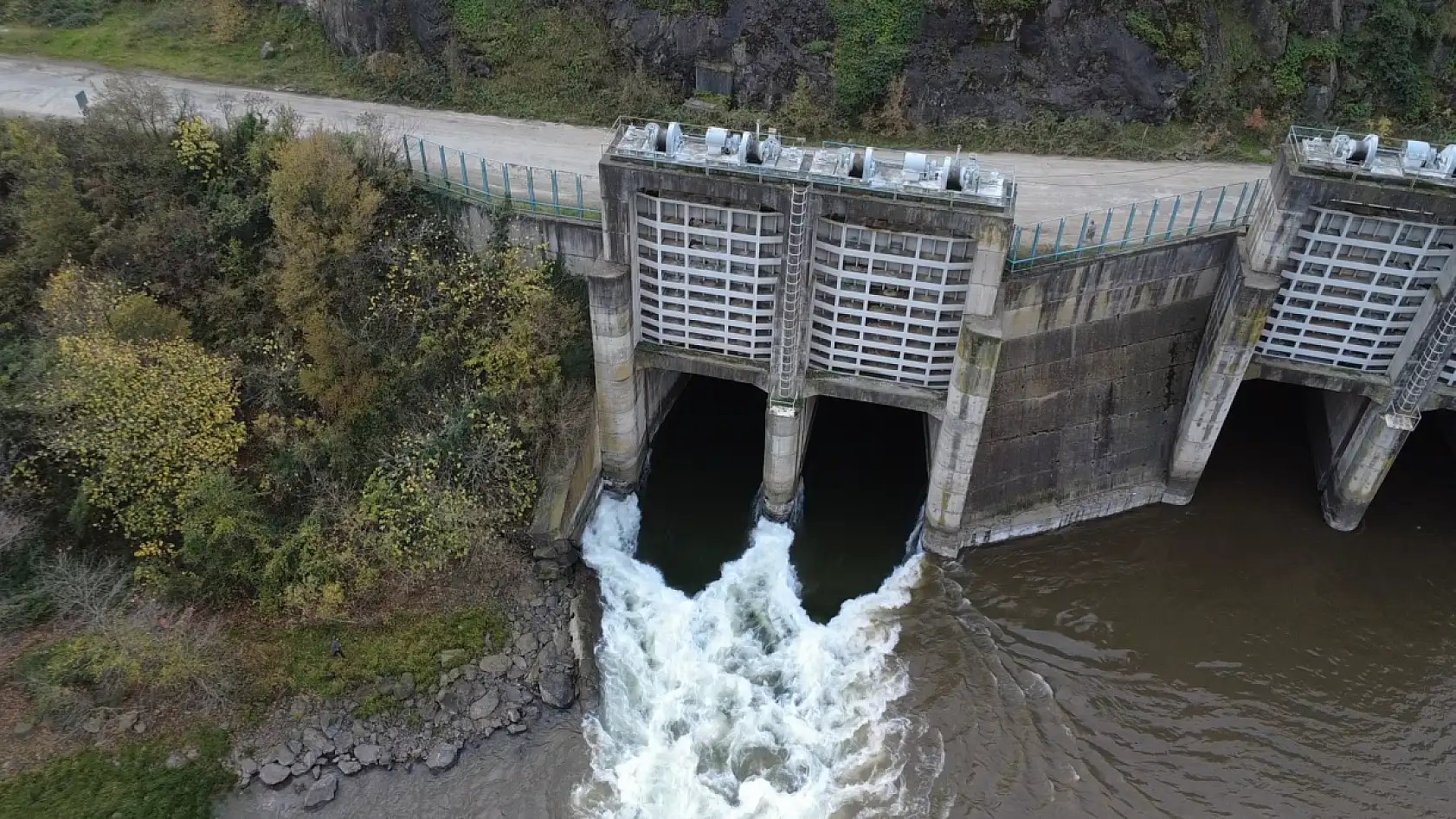 Yeşilırmak'ta Hareketlilik! Günler sonra baraj kapağı açıldı!