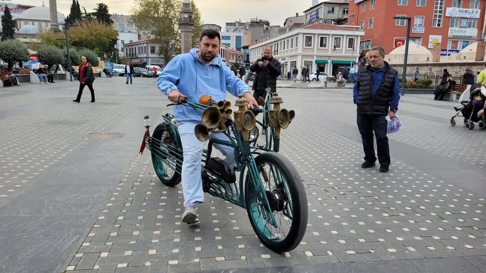 Traktör farını söktü, fayton fenerini taktı: Bu bisiklet 4 yıllık inatla yapıldı!