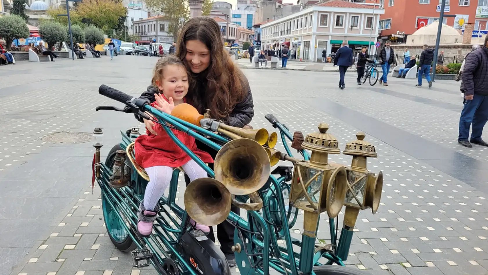 Traktör farını söktü, fayton fenerini taktı: Bu bisiklet 4 yıllık inatla yapıldı!