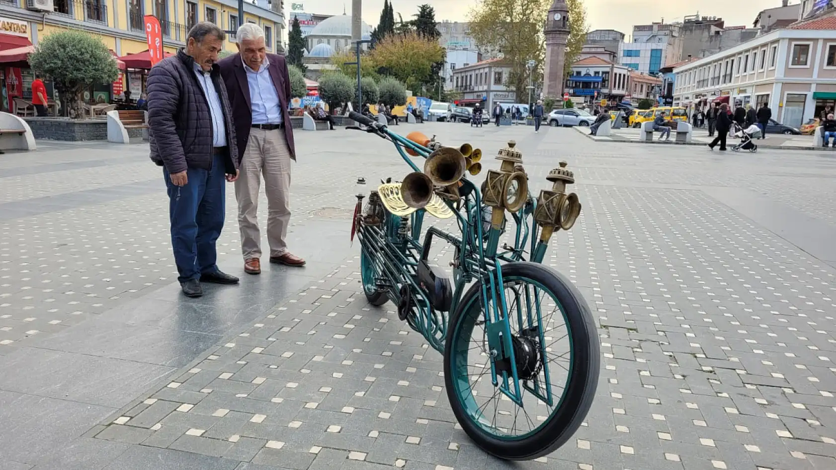 Traktör farını söktü, fayton fenerini taktı: Bu bisiklet 4 yıllık inatla yapıldı!