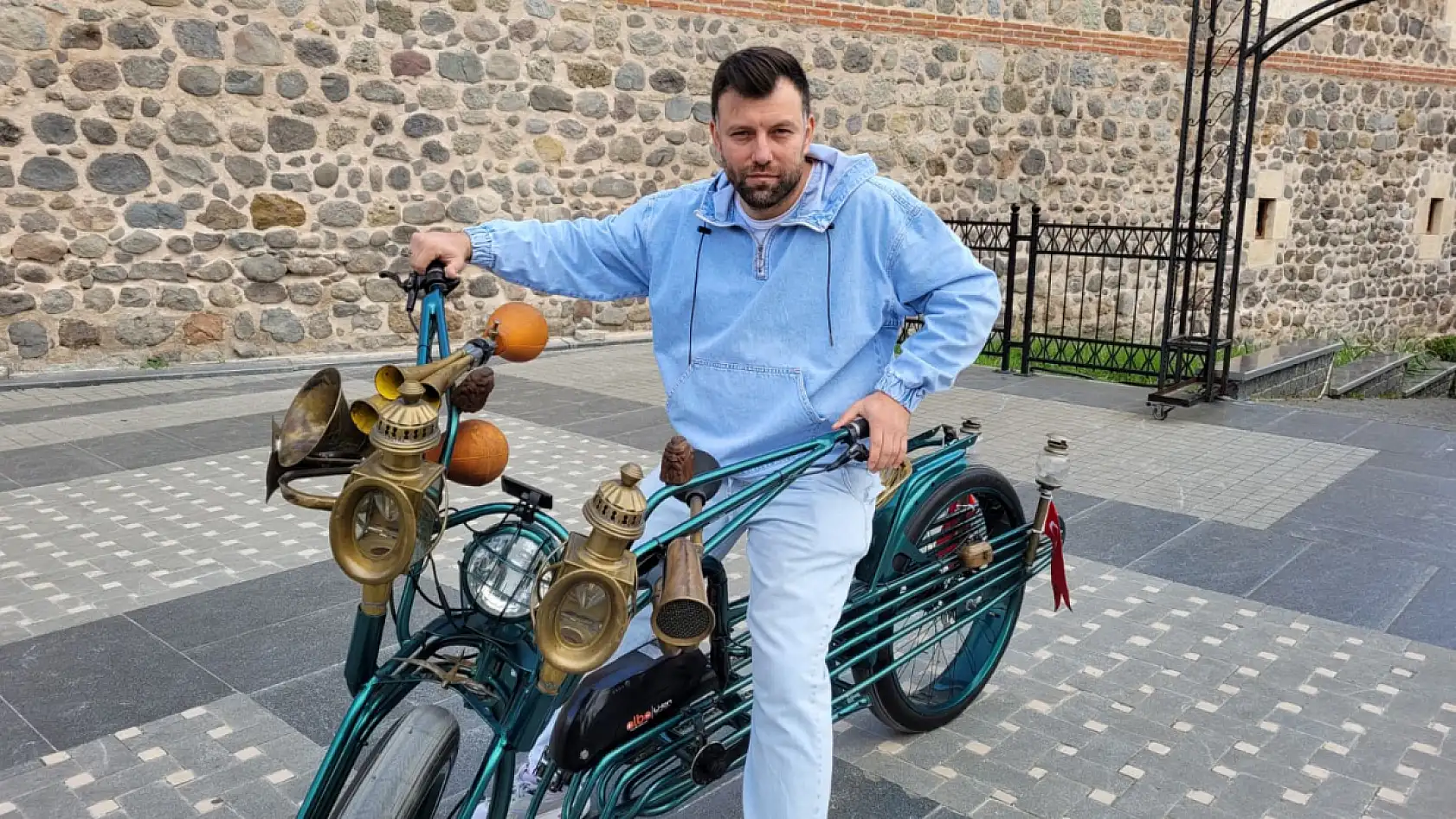 Traktör farını söktü, fayton fenerini taktı: Bu bisiklet 4 yıllık inatla yapıldı!