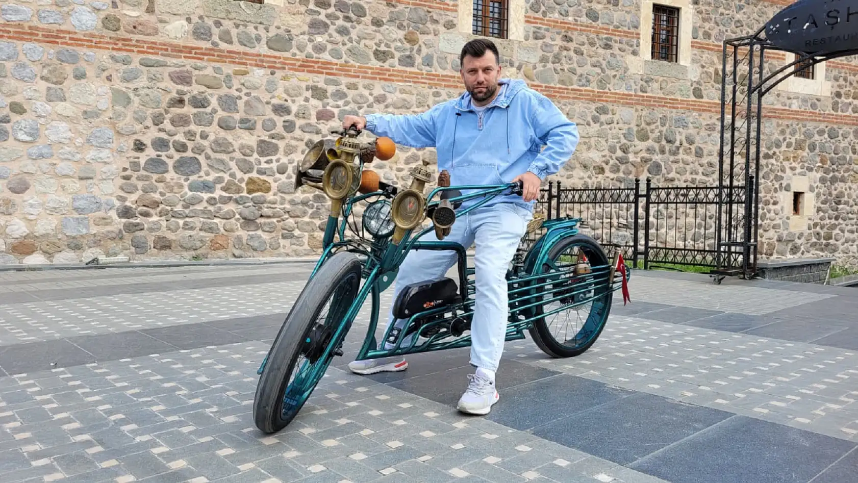 Traktör farını söktü, fayton fenerini taktı: Bu bisiklet 4 yıllık inatla yapıldı!