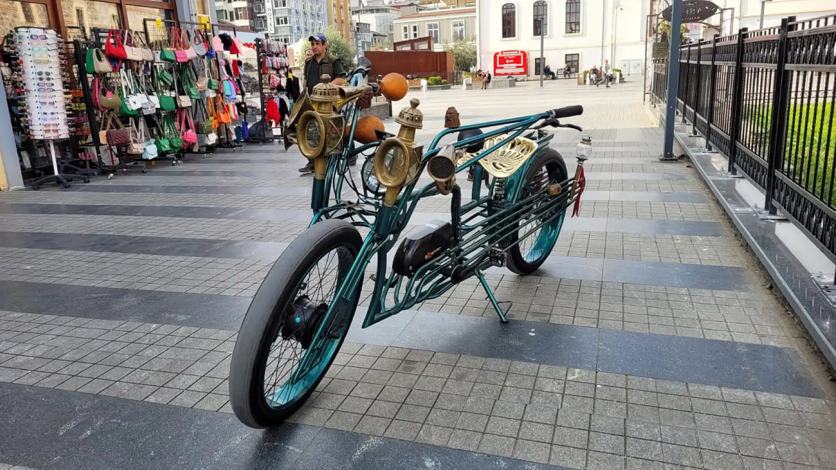 Traktör farını söktü, fayton fenerini taktı: Bu bisiklet 4 yıllık inatla yapıldı!