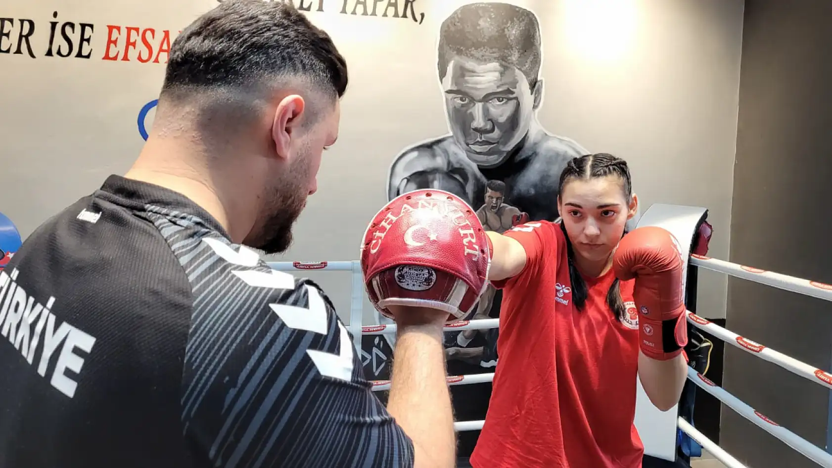Avrupa Şampiyonu milli boksör Ayşenur Karaoğlan'ın hedefi olimpiyat madalyası