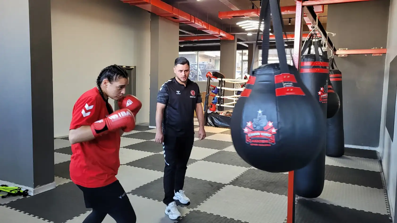 Avrupa Şampiyonu milli boksör Ayşenur Karaoğlan'ın hedefi olimpiyat madalyası