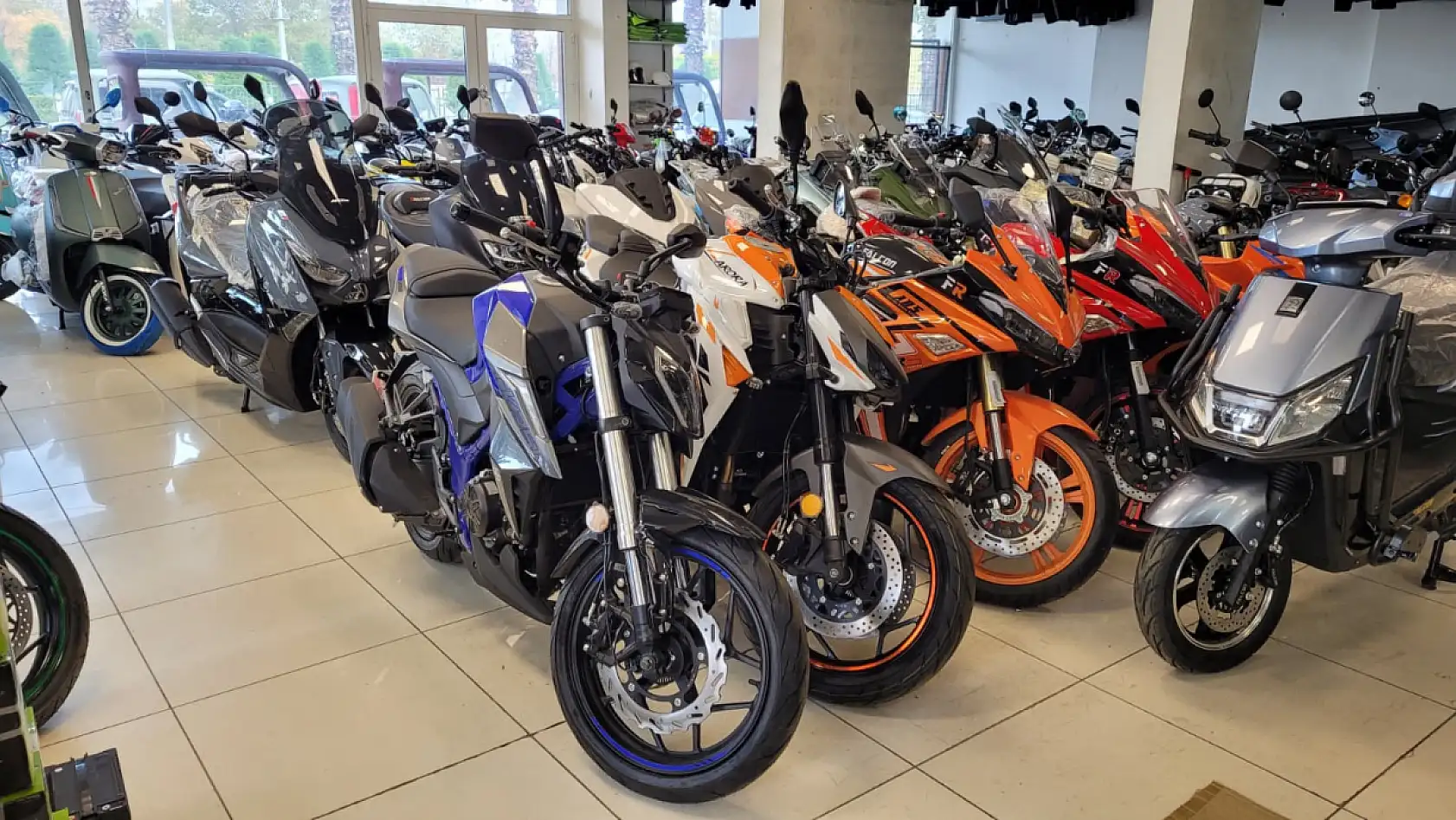 Motosiklet ve traktör sürücülerine eldiven ve koruyucu gözlük zorunluluğu