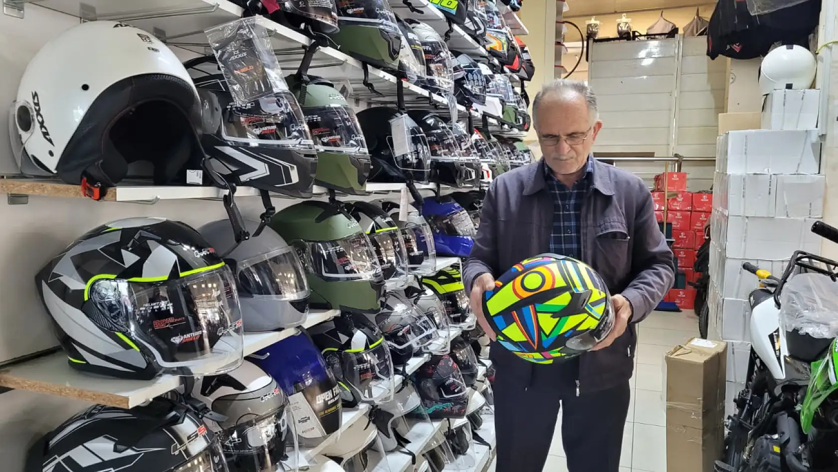 Motosiklet ve traktör sürücülerine eldiven ve koruyucu gözlük zorunluluğu