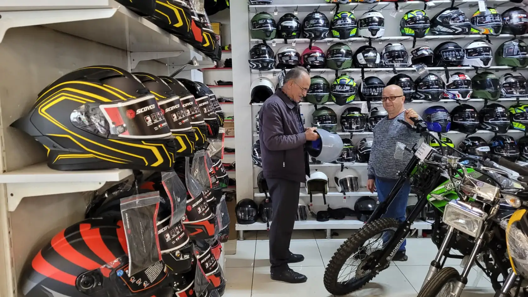 Motosiklet ve traktör sürücülerine eldiven ve koruyucu gözlük zorunluluğu