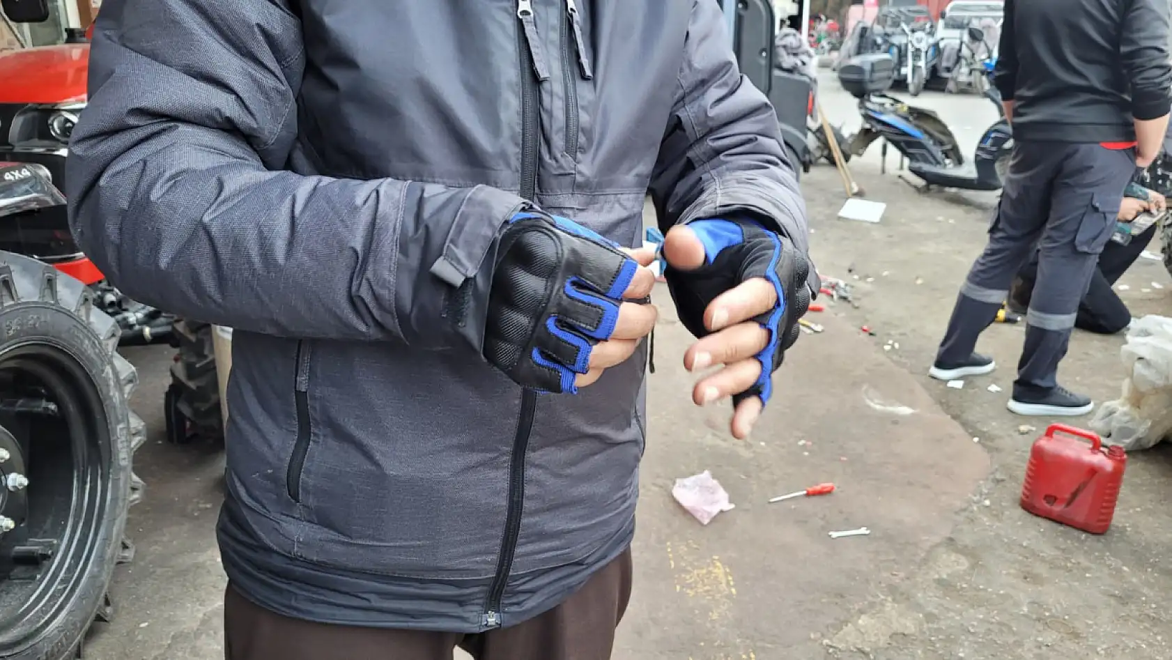 Motosiklet ve traktör sürücülerine eldiven ve koruyucu gözlük zorunluluğu