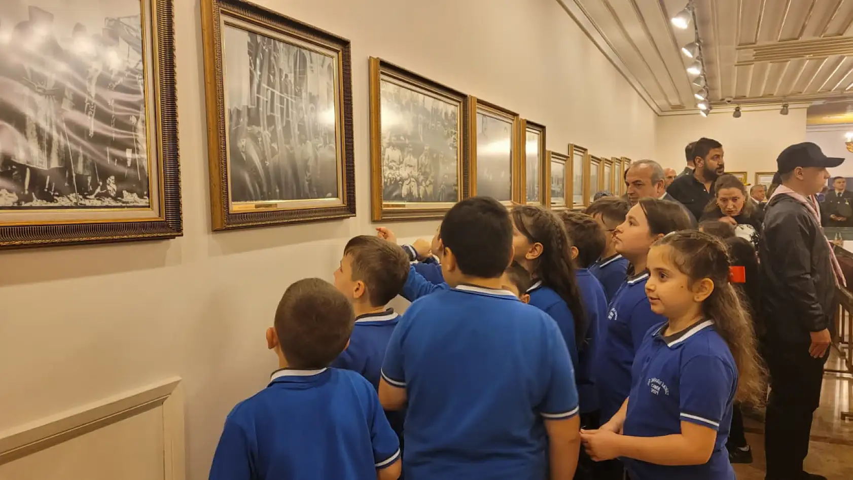 Gazi Müzesi'nde 10 Kasım anmasına yoğun ilgi