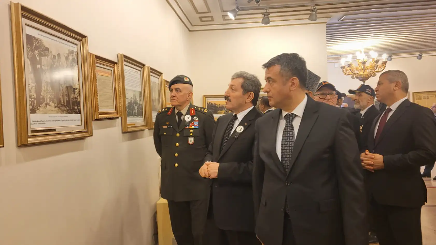 Gazi Müzesi'nde 10 Kasım anmasına yoğun ilgi