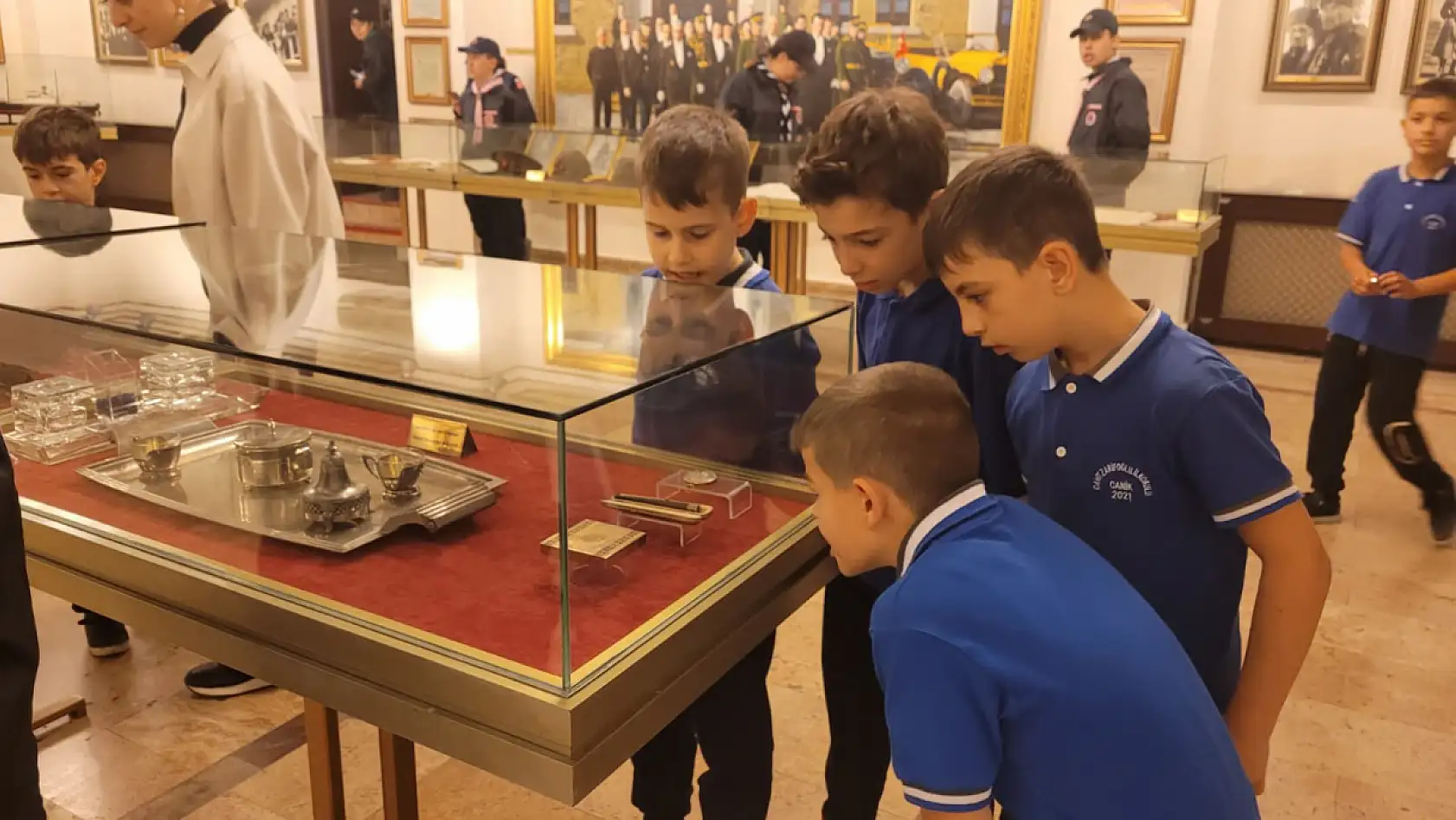 Gazi Müzesi'nde 10 Kasım anmasına yoğun ilgi