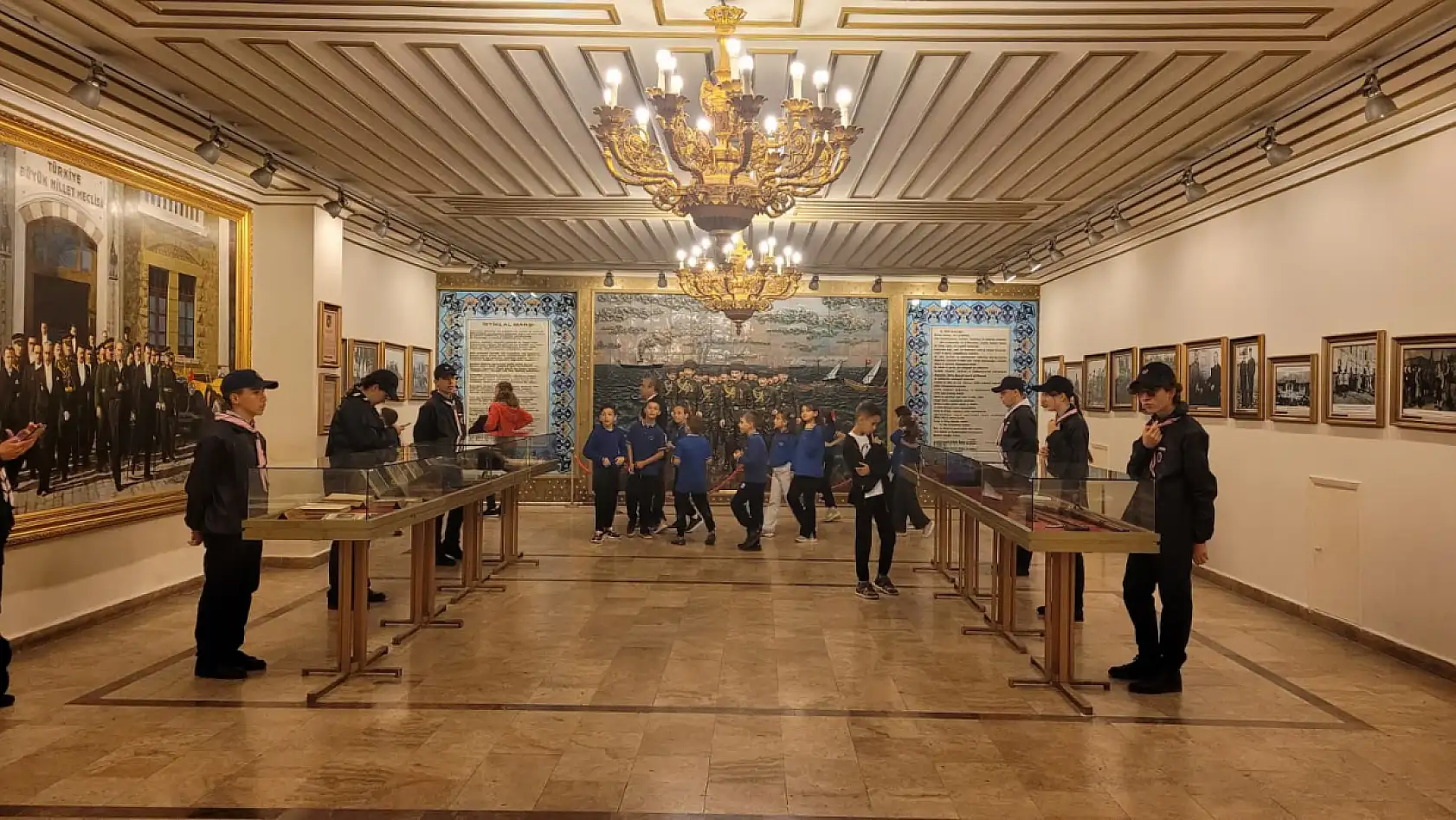 Gazi Müzesi'nde 10 Kasım anmasına yoğun ilgi