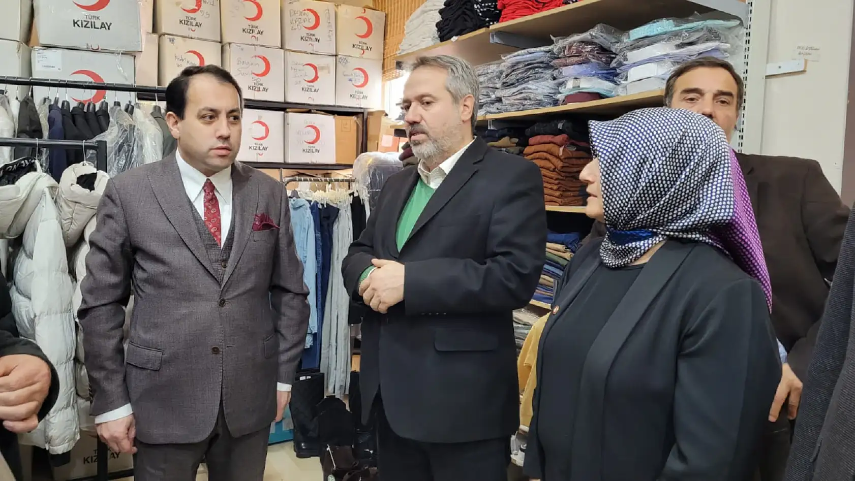 Kızılaydan çocuklara kışlık destek