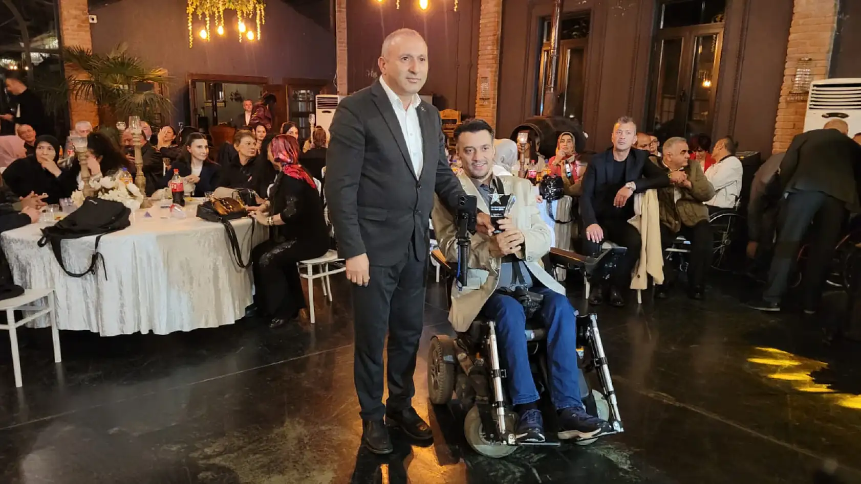 Samsun'da engelleri aşan başarılar ödüllendirildi