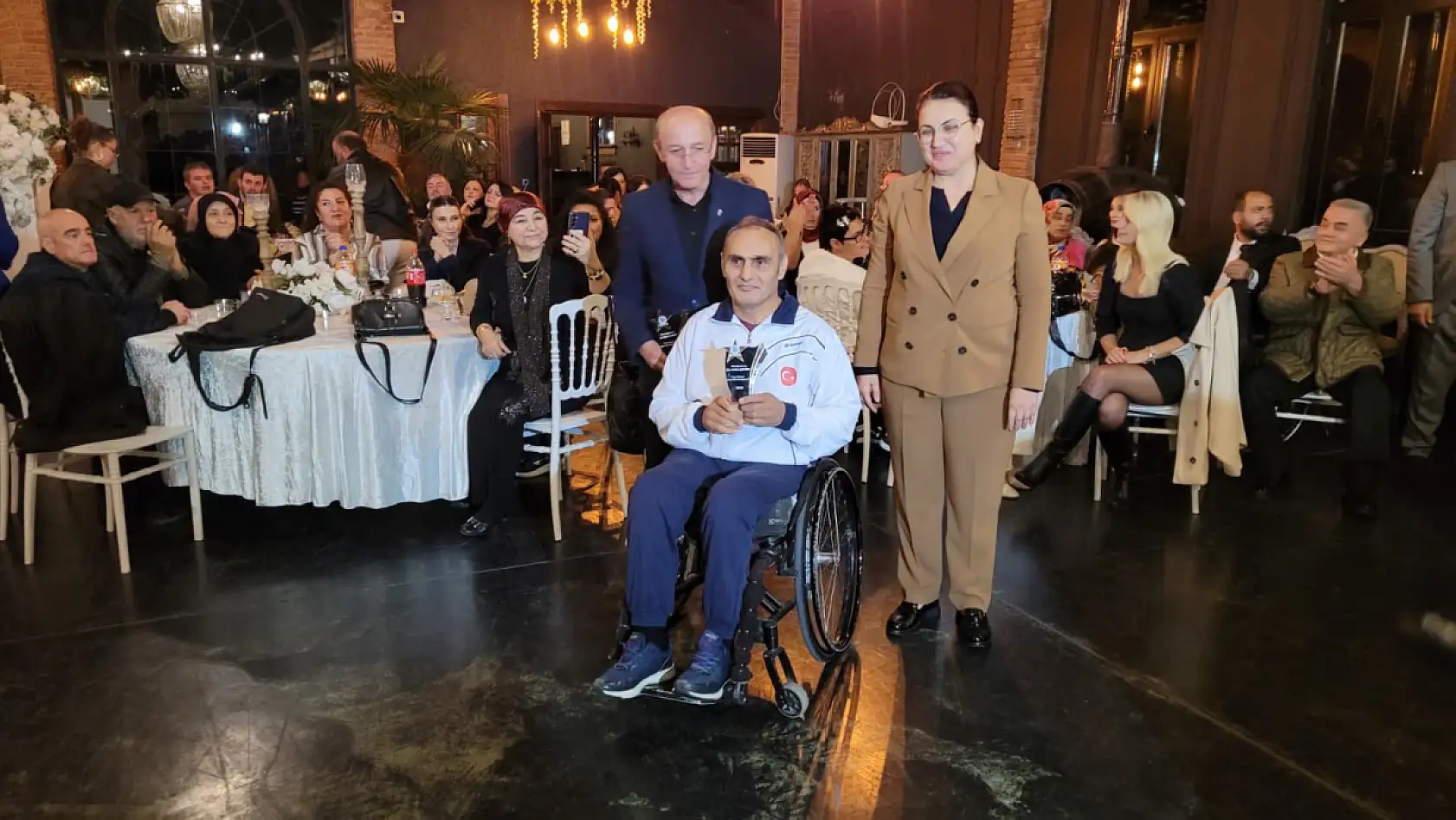 Samsun'da engelleri aşan başarılar ödüllendirildi