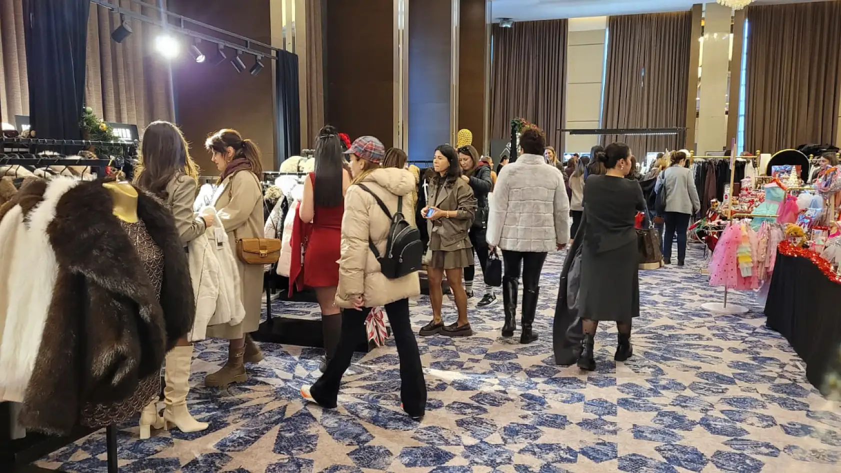 Samsun'da 'Güçlü Kadınlar'dan sosyal sorumluluk odaklı alışveriş şenliği