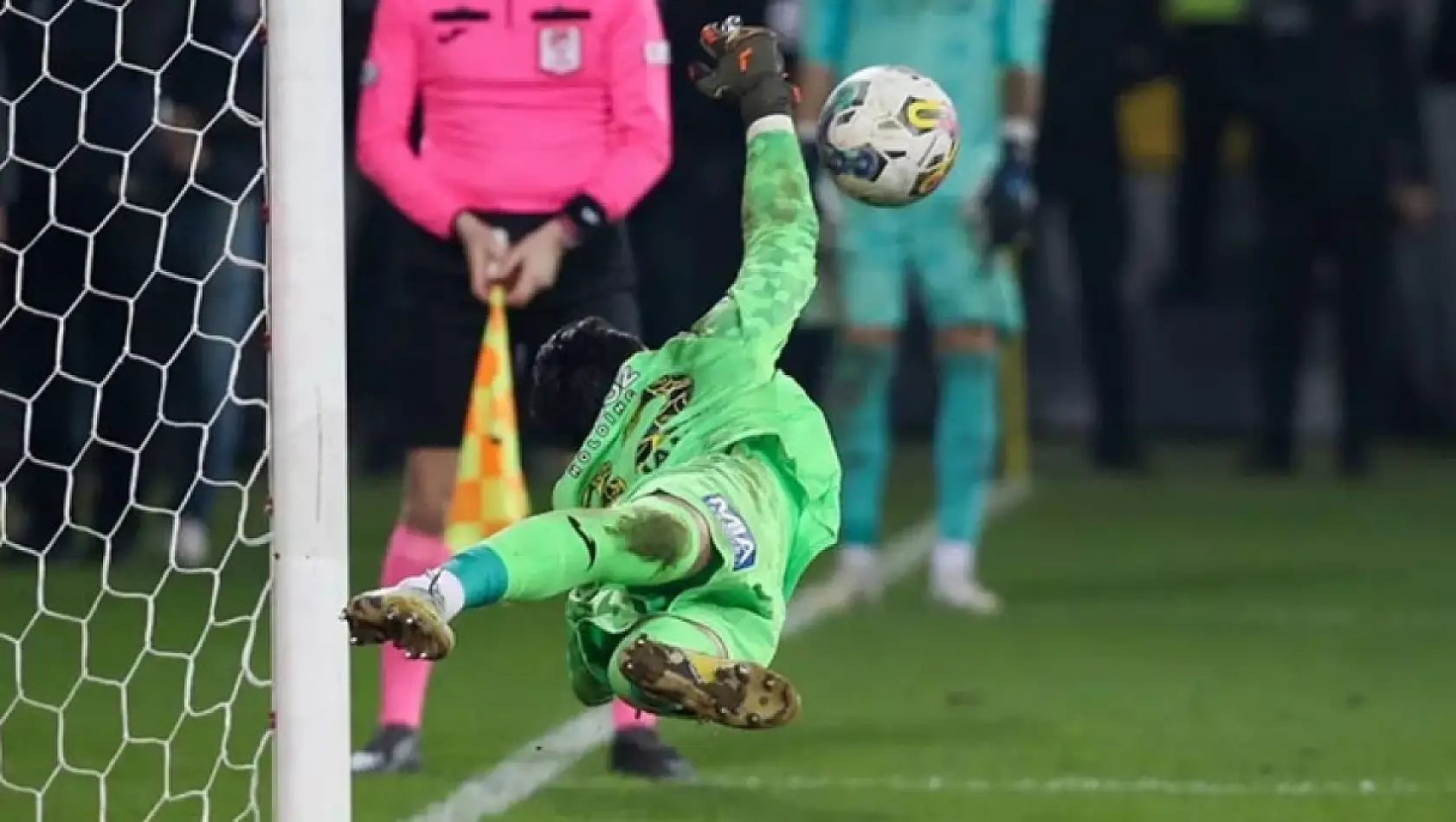 FIFA'dan tarihi penaltı kararı!