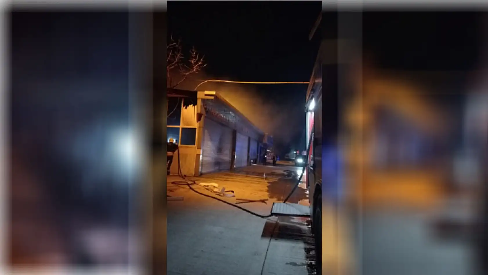 Samsun'da sanayi sitesinde araç yangını meydana geldi