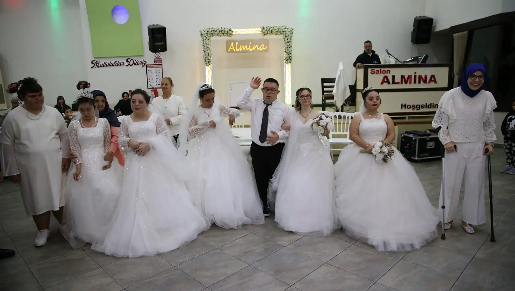 7 Genç Kızın Gelinlik Sevinci Ordu'da Taçlandı