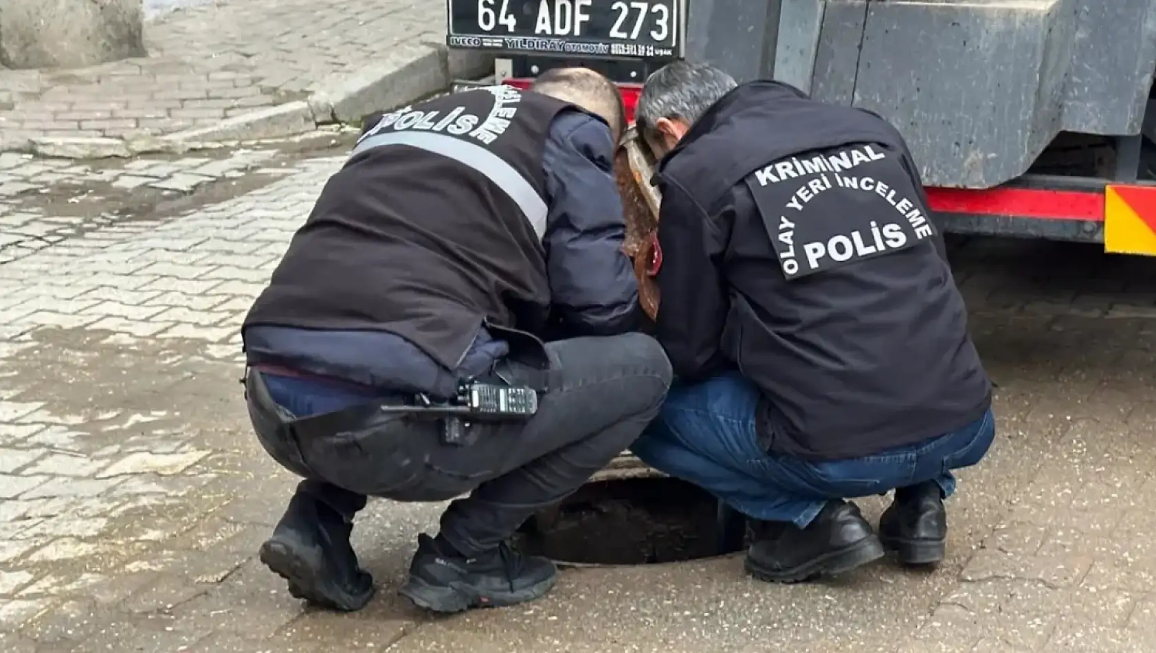 Belediye Ekipleri Tıkanıklığı Açarken Dehşete Düştü