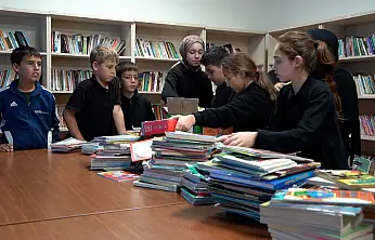 10 binin üzerinde kitap öğrencilerle buluştu